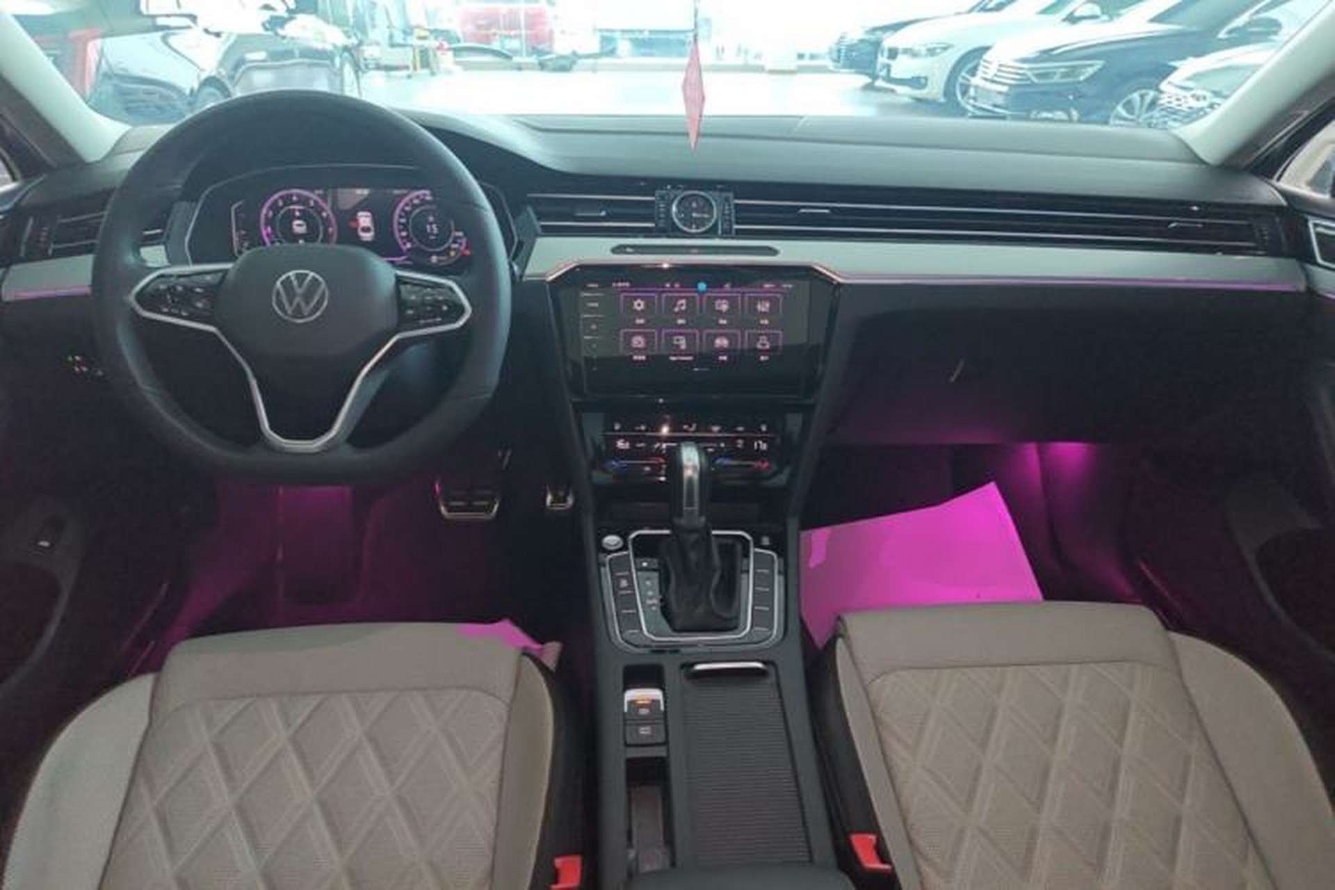 Used Volkswagen Magotan 2023 2 Million Units Commemorative Edition 330TSI DSG Luxury Version Center Console