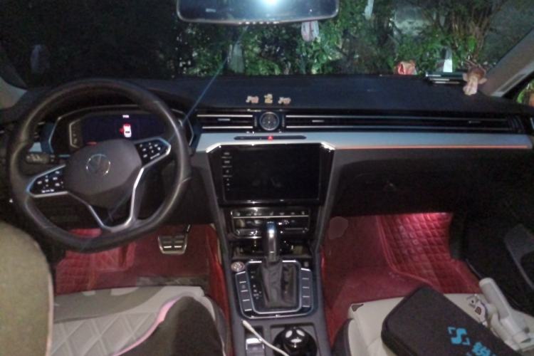 Used Volkswagen Magotan 2023 2 Million Units Commemorative Edition 330TSI DSG Luxury Version Center Console