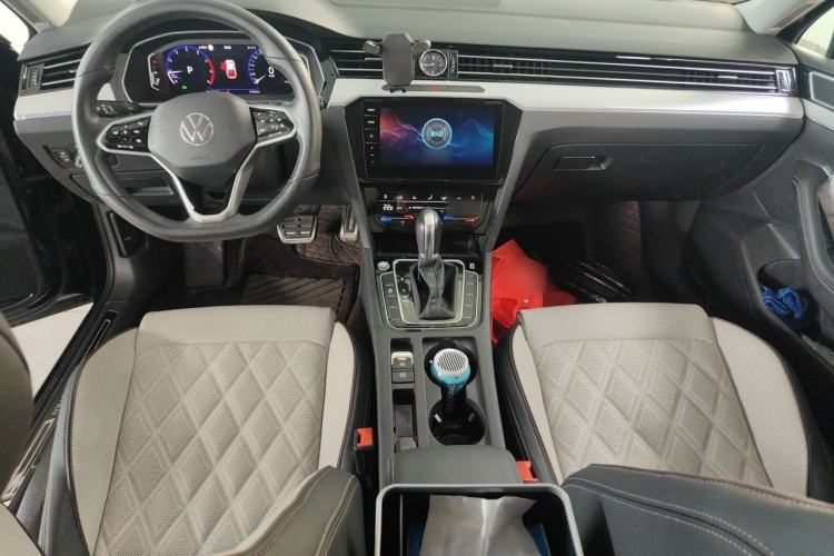 Used Volkswagen Magotan 2023 2 Million Units Commemorative Edition 330TSI DSG Luxury Version Center Console