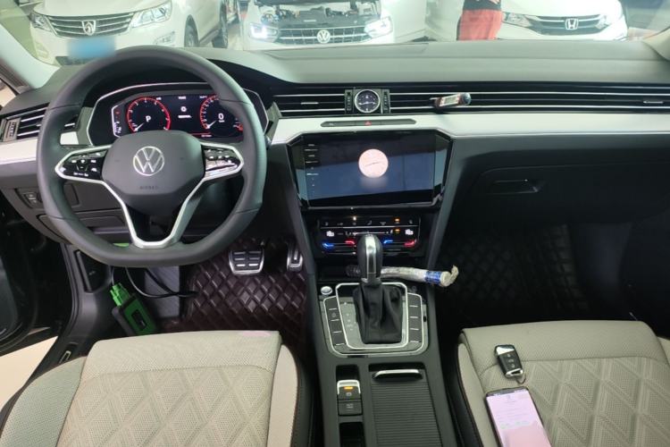 Used Volkswagen Magotan 2023 2 Million Units Commemorative Edition 330TSI DSG Luxury Version Center Console