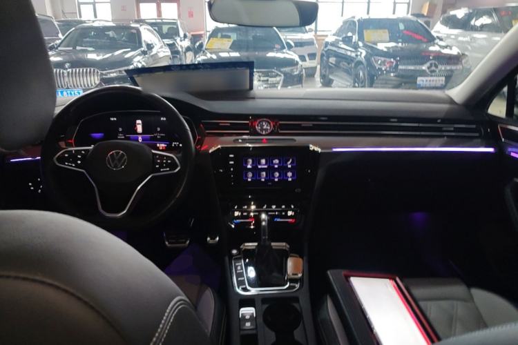 Used Volkswagen Magotan 2023 2 Million Units Limited Edition 330TSI DSG Leading Version Center Console