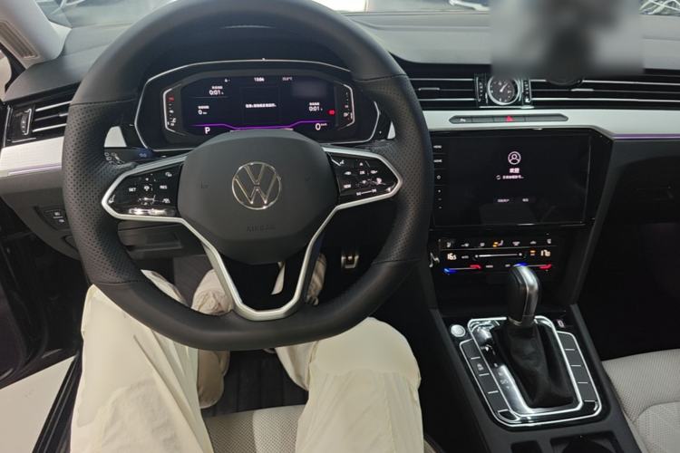 Used Volkswagen Magotan 2023 2 Million Units Commemorative Edition 330TSI DSG Luxury Version Center Console