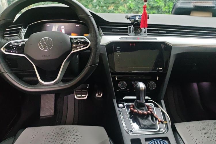 Used Volkswagen Magotan 2023 2 Million Units Limited-Edition 280TSI DSG Comfort Version Center Console