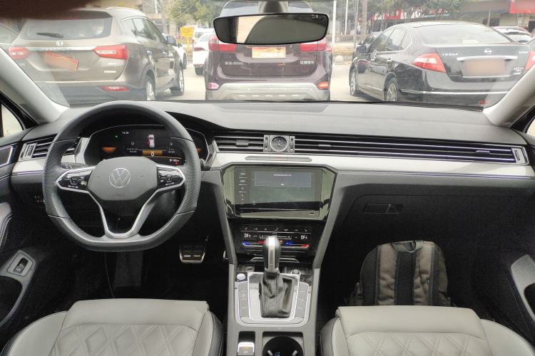 Used Volkswagen Magotan 2023 2 Million Units Limited Edition 330TSI DSG Leading Version Center Console