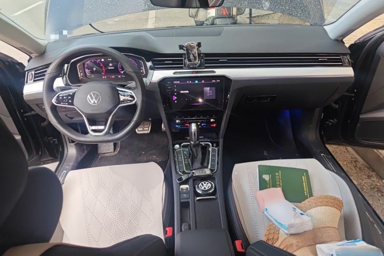 Used Volkswagen Magotan 2023 2 Million Units Commemorative Edition 330TSI DSG Luxury Version Center Console