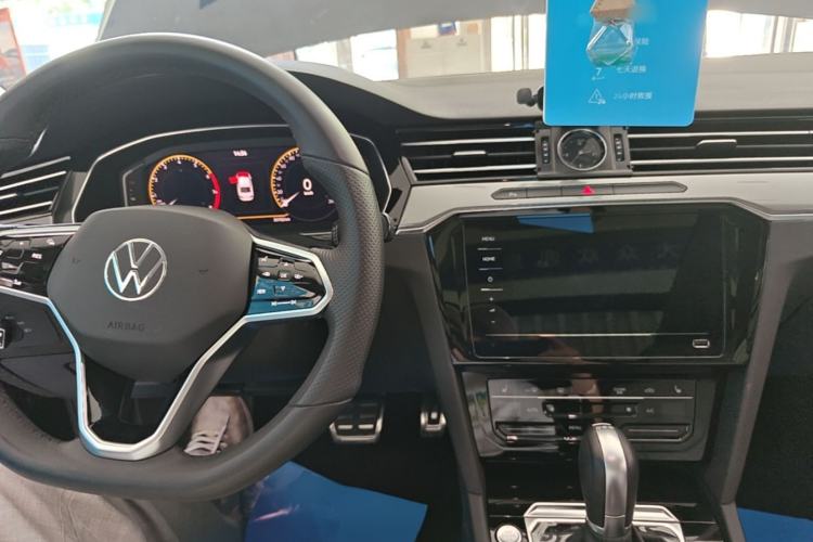 Used Volkswagen Magotan 2023 2 Million Units Limited Edition 330TSI DSG Leading Version Center Console
