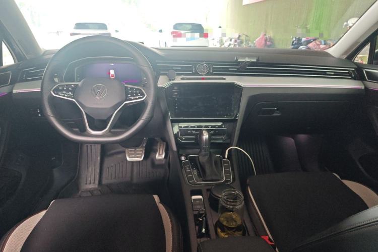 Used Volkswagen Magotan 2023 2 Million Units Commemorative Edition 330TSI DSG Luxury Version Center Console