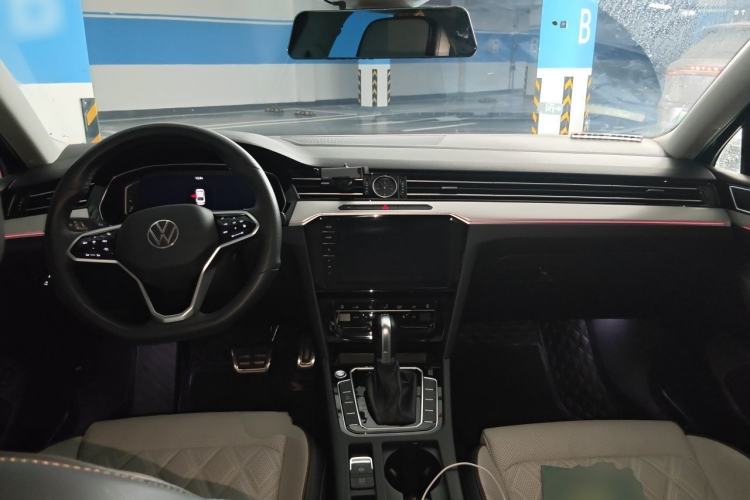 Used Volkswagen Magotan 2023 2 Million Units Commemorative Edition 330TSI DSG Luxury Version Center Console