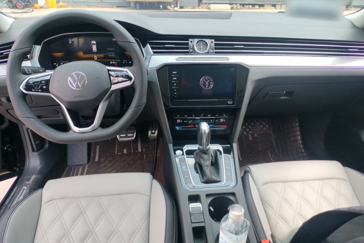 Used Volkswagen Magotan 2023 2 Million Units Limited Edition 330TSI DSG Leading Version Center Console