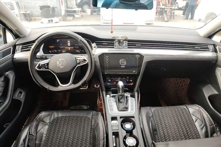 Used Volkswagen Magotan 2023 2 Million Units Limited Edition 330TSI DSG Leading Version Center Console