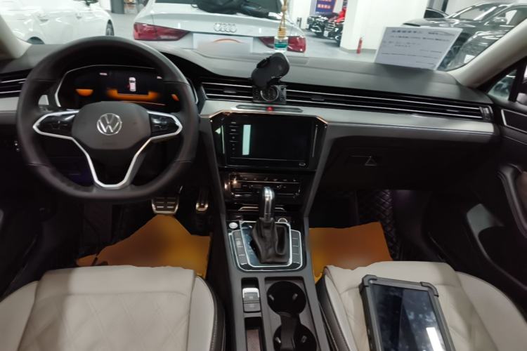 Used Volkswagen Magotan 2023 2 Million Units Limited Edition 330TSI DSG Leading Version Center Console