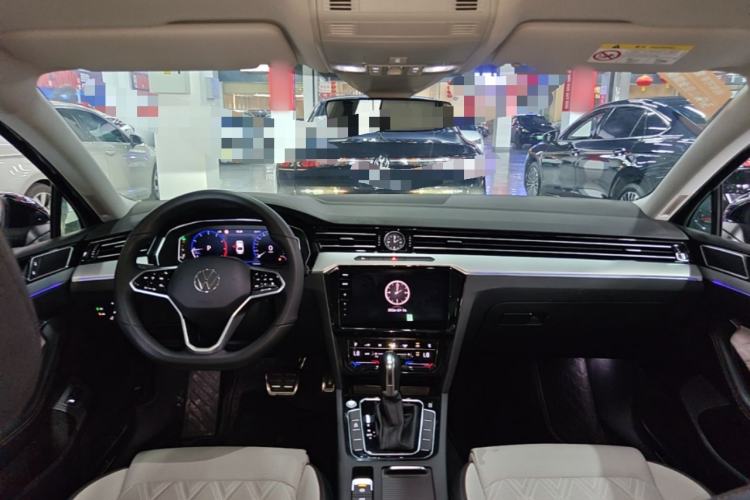 Used Volkswagen Magotan 2023 2 Million Units Commemorative Edition 330TSI DSG Luxury Version Center Console