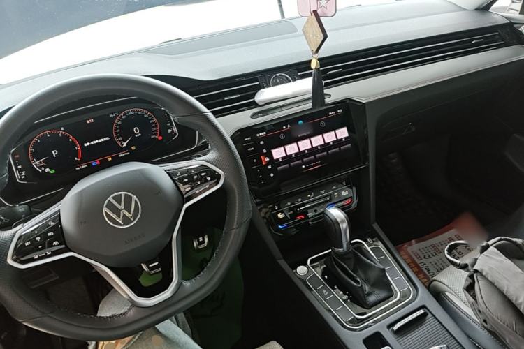Used Volkswagen Magotan 2023 2 Million Units Commemorative Edition 330TSI DSG Luxury Version Center Console