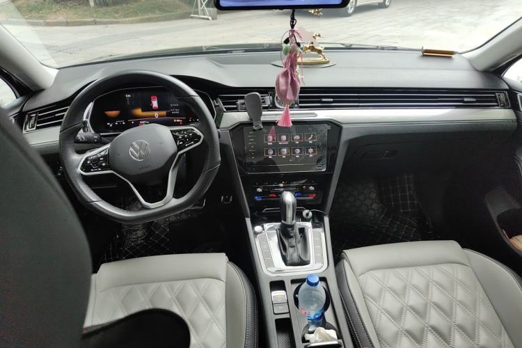 Used Volkswagen Magotan 2023 2 Million Units Limited Edition 330TSI DSG Leading Version Center Console