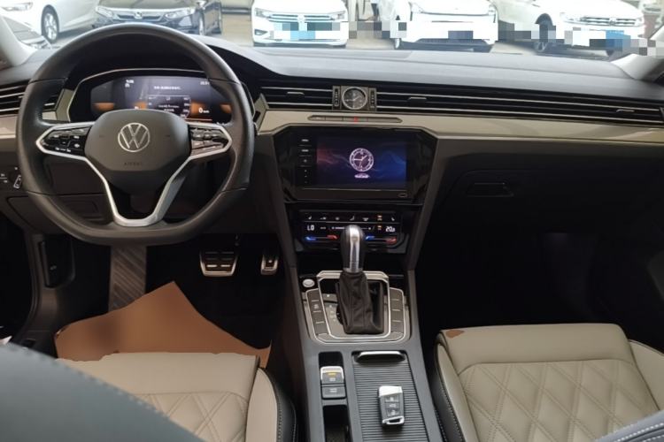 Used Volkswagen Magotan 2023 2 Million Units Limited Edition 330TSI DSG Leading Version Center Console