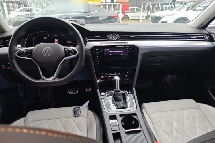Used Volkswagen Magotan 2023 2 Million Units Commemorative Edition 330TSI DSG Luxury Version Center Console