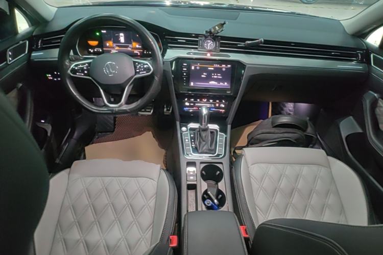 Used Volkswagen Magotan 2023 2 Million Units Limited Edition 330TSI DSG Leading Version Center Console