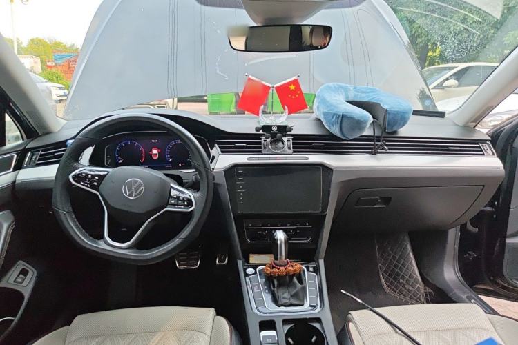 Used Volkswagen Magotan 2023 2 Million Units Commemorative Edition 330TSI DSG Luxury Version Center Console