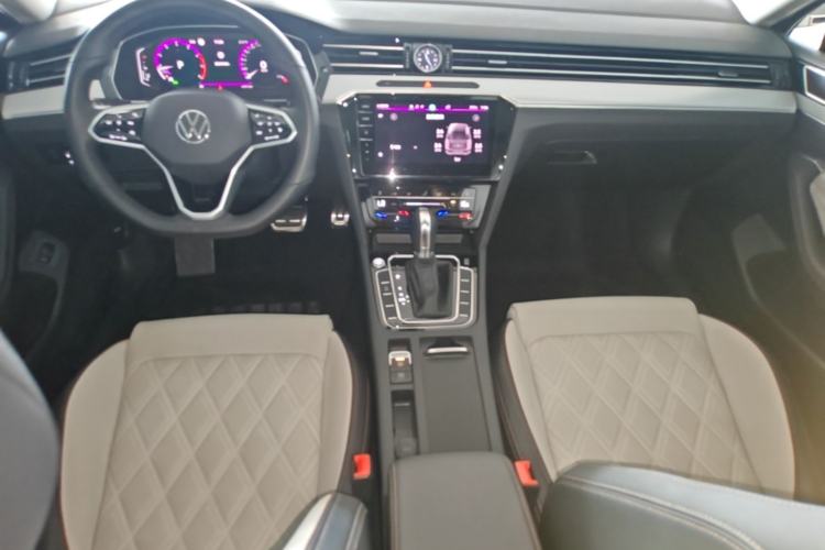 Used Volkswagen Magotan 2023 2 Million Units Commemorative Edition 330TSI DSG Luxury Version Center Console