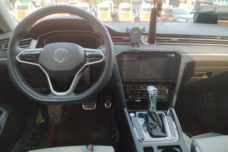 Used Volkswagen Magotan 2023 2 Million Units Limited-Edition 380TSI DSG Flagship Version Center Console