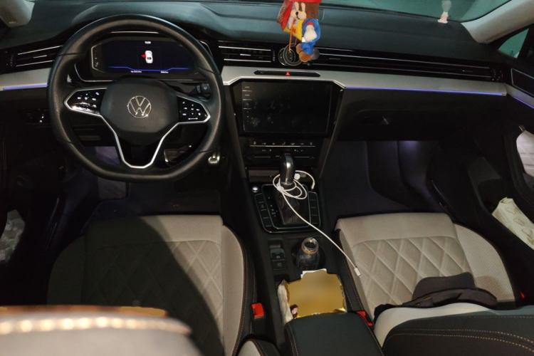 Used Volkswagen Magotan 2023 2 Million Units Commemorative Edition 330TSI DSG Luxury Version Center Console