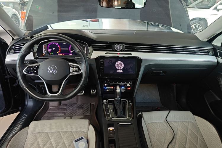Used Volkswagen Magotan 2023 2 Million Units Limited Edition 330TSI DSG Leading Version Center Console
