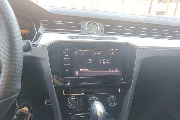 Used Volkswagen Magotan 2023 2 Million Units Limited-Edition 280TSI DSG Comfort Version Center Console