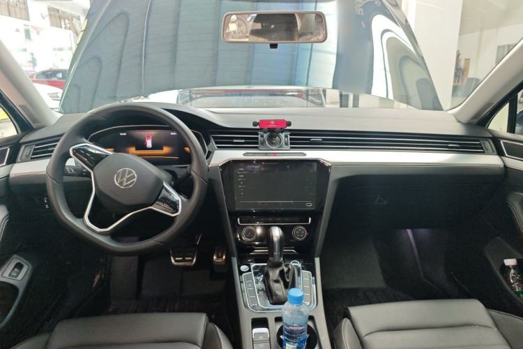 Used Volkswagen Magotan 2023 2 Million Units Limited-Edition 280TSI DSG Comfort Version Center Console