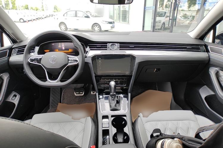 Used Volkswagen Magotan 2023 2 Million Units Limited Edition 330TSI DSG Leading Version Center Console