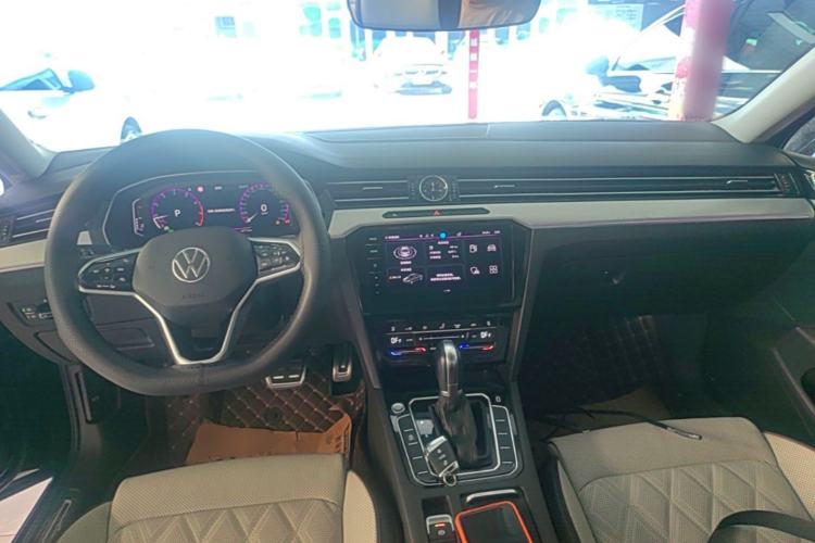 Used Volkswagen Magotan 2023 2 Million Units Commemorative Edition 330TSI DSG Luxury Version Center Console