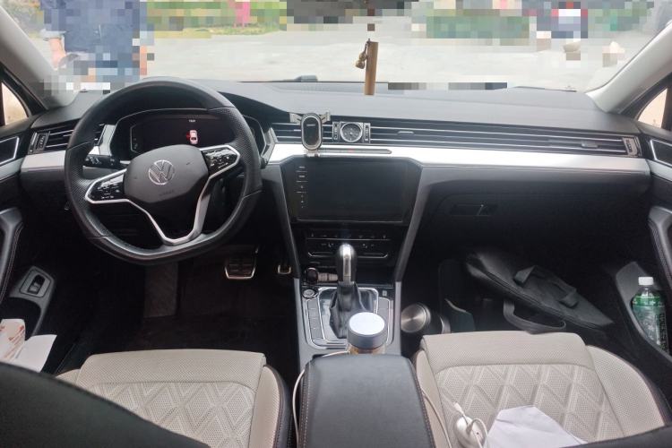 Used Volkswagen Magotan 2023 2 Million Units Commemorative Edition 330TSI DSG Luxury Version Center Console