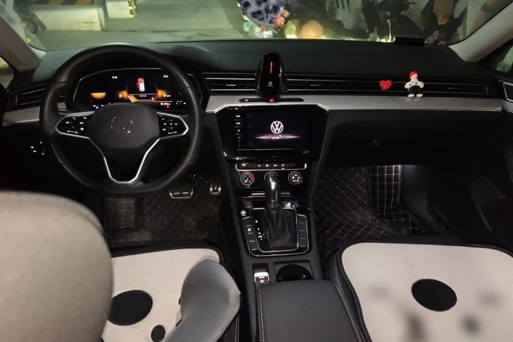 Used Volkswagen Magotan 2023 2 Million Units Limited-Edition 280TSI DSG Comfort Version Center Console