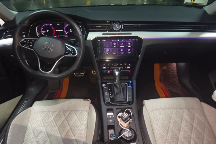 Used Volkswagen Magotan 2023 2 Million Units Commemorative Edition 330TSI DSG Luxury Version Center Console