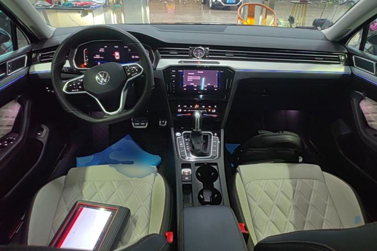 Used Volkswagen Magotan 2023 2 Million Units Commemorative Edition 330TSI DSG Luxury Version Center Console