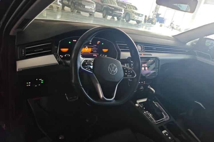Used Volkswagen Magotan 2023 2 Million Units Limited-Edition 280TSI DSG Comfort Version Center Console