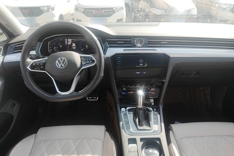 Used Volkswagen Magotan 2023 2 Million Units Limited Edition 330TSI DSG Leading Version Center Console