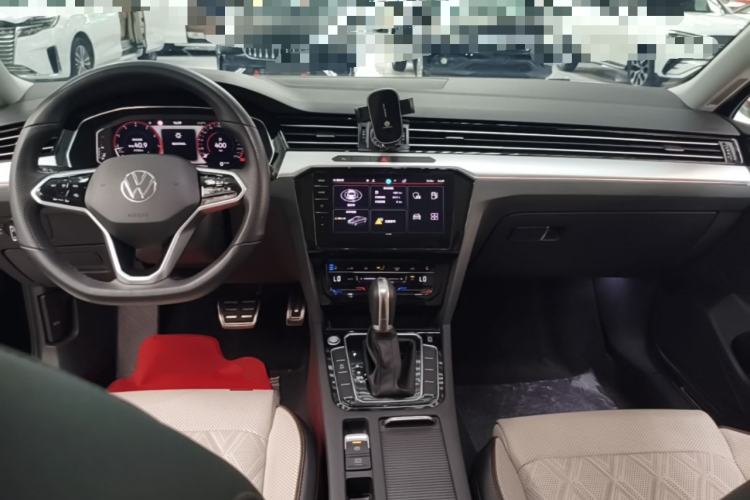 Used Volkswagen Magotan 2023 2 Million Units Commemorative Edition 330TSI DSG Luxury Version Center Console