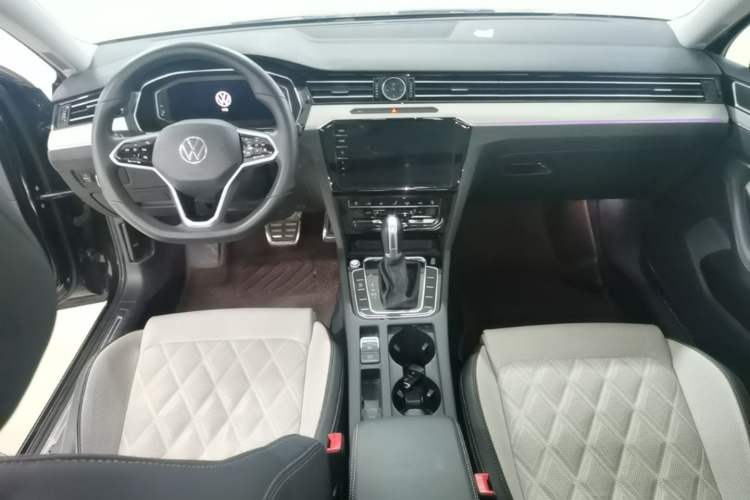 Used Volkswagen Magotan 2023 2 Million Units Commemorative Edition 330TSI DSG Luxury Version Center Console