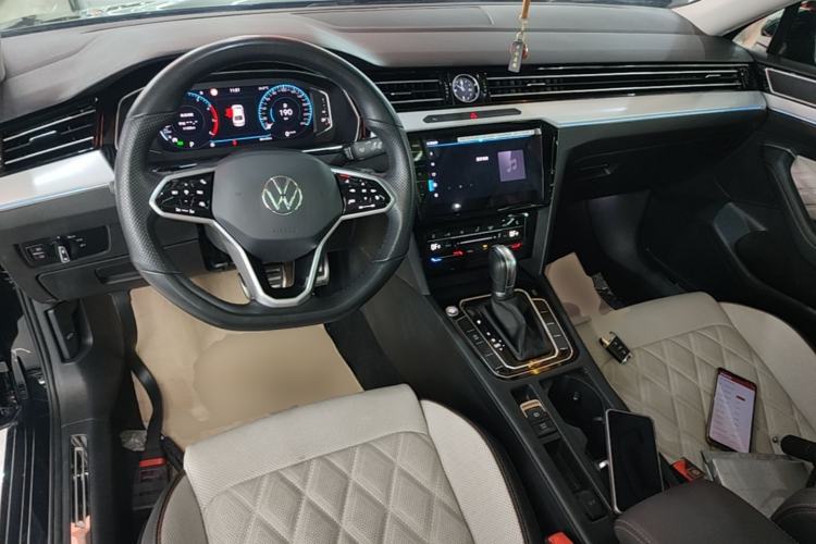Used Volkswagen Magotan 2023 2 Million Units Commemorative Edition 330TSI DSG Luxury Version Center Console