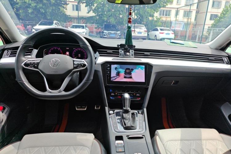 Used Volkswagen Magotan 2023 2 Million Units Commemorative Edition 330TSI DSG Luxury Version Center Console