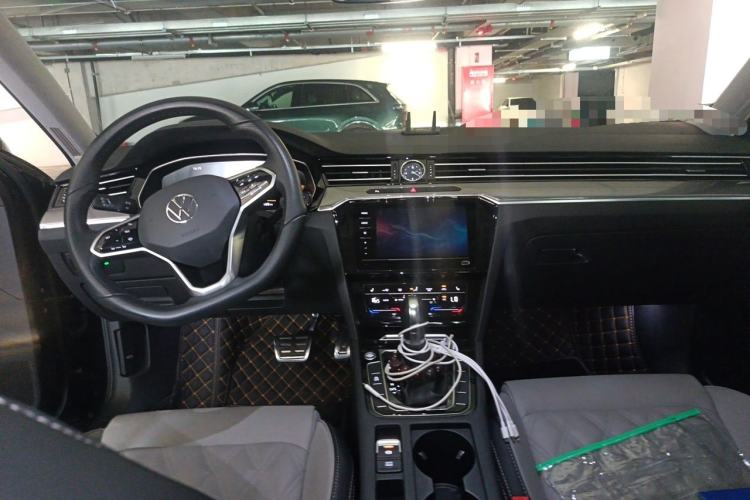Used Volkswagen Magotan 2023 2 Million Units Limited Edition 330TSI DSG Leading Version Center Console