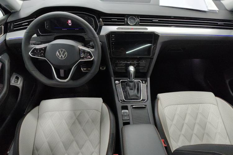 Used Volkswagen Magotan 2023 2 Million Units Limited Edition 330TSI DSG Leading Version Center Console