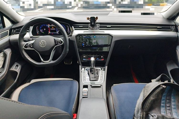 Used Volkswagen Magotan 2023 2 Million Units Commemorative Edition 330TSI DSG Luxury Version Center Console