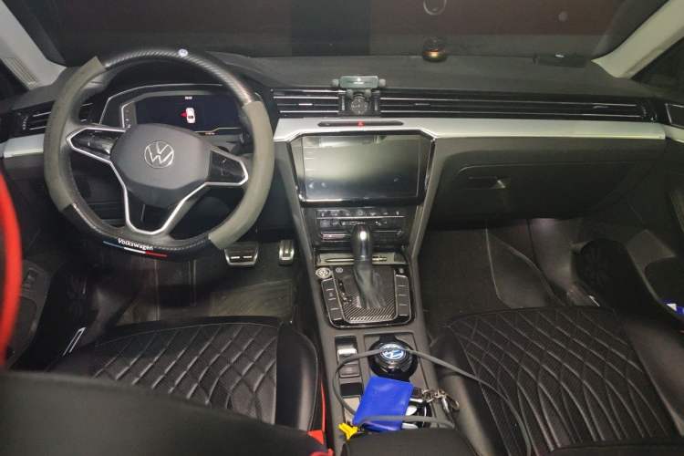 Used Volkswagen Magotan 2023 2 Million Units Commemorative Edition 330TSI DSG Luxury Version Center Console