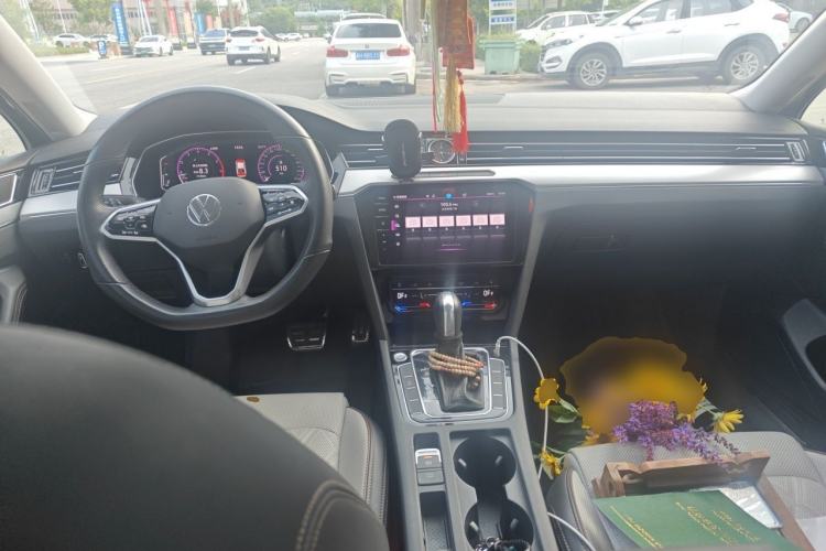 Used Volkswagen Magotan 2023 2 Million Units Commemorative Edition 330TSI DSG Luxury Version Center Console