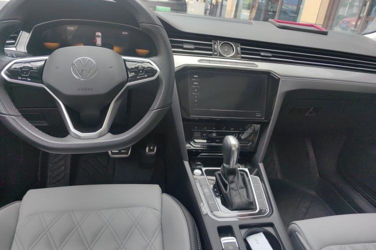 Used Volkswagen Magotan 2023 2 Million Units Limited Edition 330TSI DSG Leading Version Center Console