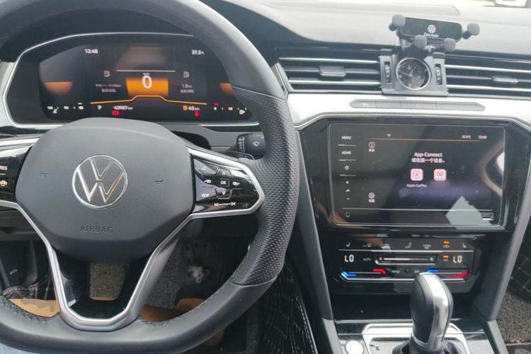 Used Volkswagen Magotan 2023 2 Million Units Limited Edition 330TSI DSG Leading Version Center Console