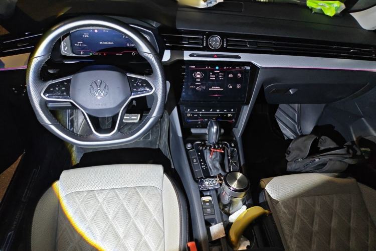 Used Volkswagen Magotan 2023 2 Million Units Commemorative Edition 330TSI DSG Luxury Version Center Console