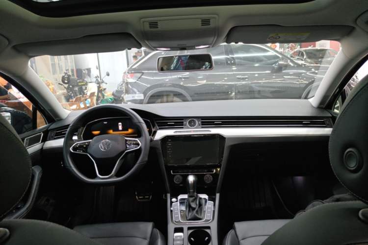 Used Volkswagen Magotan 2023 2 Million Units Limited-Edition 280TSI DSG Comfort Version Center Console