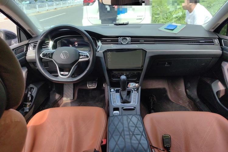 Used Volkswagen Magotan 2023 2 Million Units Commemorative Edition 330TSI DSG Luxury Version Center Console